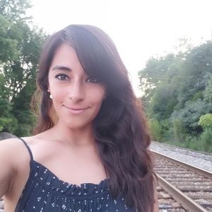 Meet your Posher, Alejandra